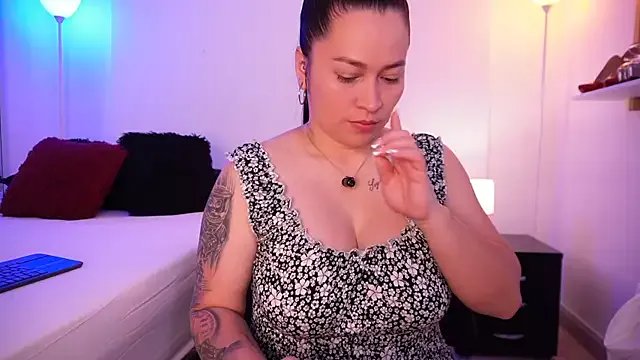 leslie_k on StripChat