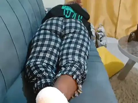 Freechat leslysexygirl on StripChat