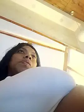 lia_mariana on StripChat