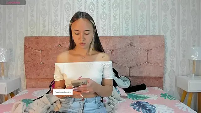 liaa_18 on StripChat