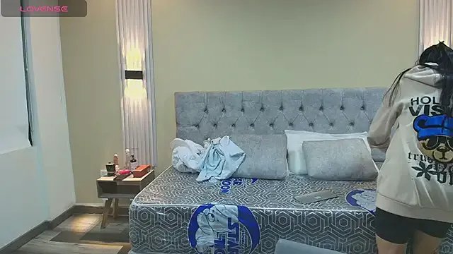 LiaMonroee_ on StripChat