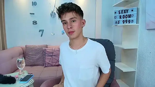 LiamWildx20 on StripChat