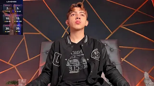 Lian_Miller1_ on StripChat