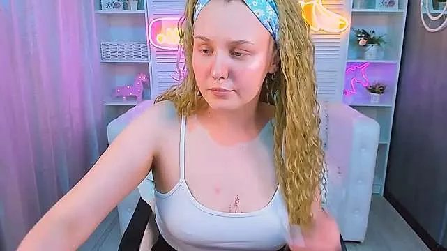 LianaFord on StripChat