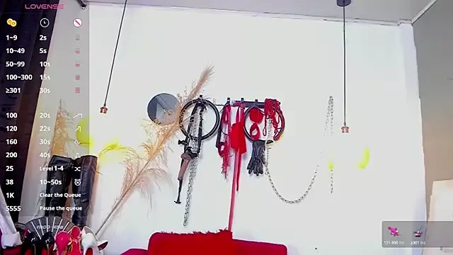 LiaTaylorr on StripChat