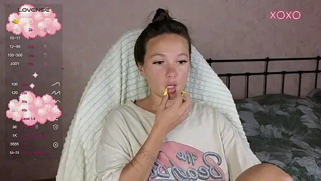 lil_luna_x on StripChat