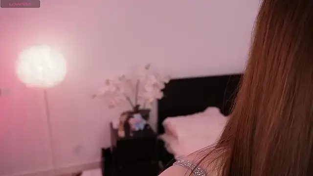 Lilly_Colins on StripChat