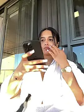 LilMisIndianx on StripChat