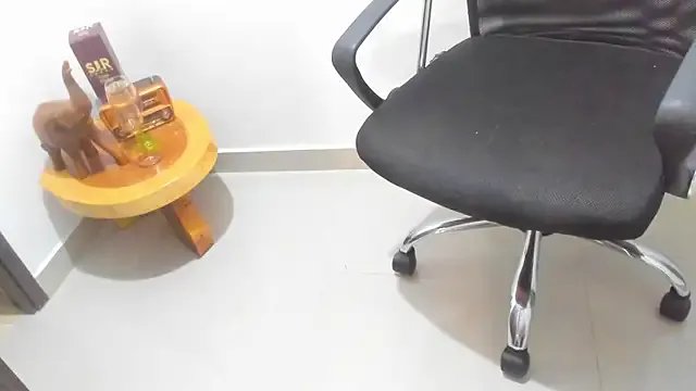 Liloo8923 on StripChat