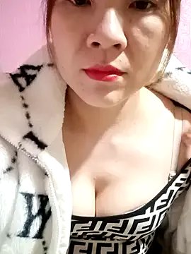 Lily-ross22 on StripChat