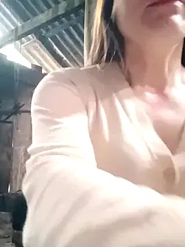 Lily-ross22 on StripChat