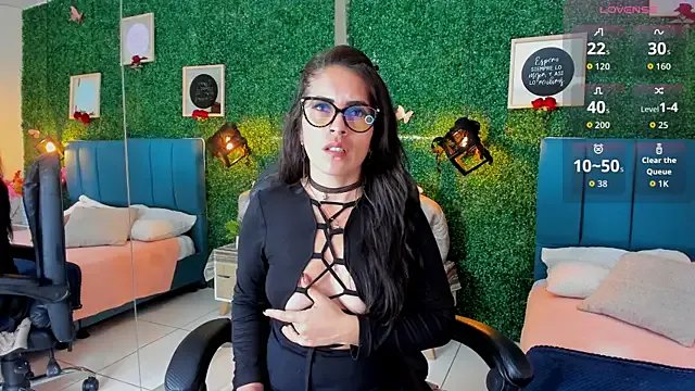 Linagh_ on StripChat