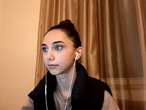 LinaMour on StripChat