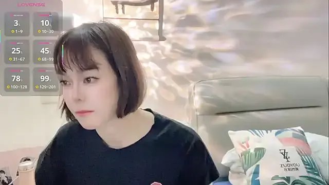 Linda-LL on StripChat