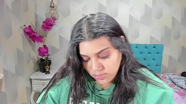 LindaBreeS on StripChat