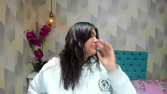 LindaBreeS on StripChat