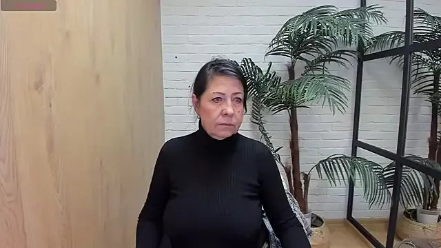 LindaPassionate on StripChat