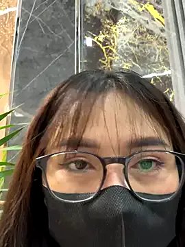 Linh_2004 on StripChat