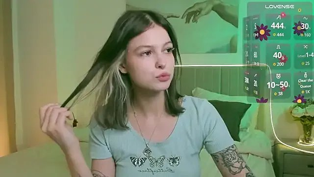 Lisa_Blossom on StripChat