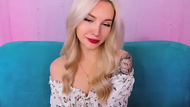 LisaFoxyMe on StripChat