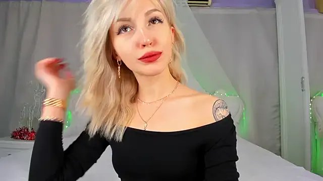 LisaFoxyMe on StripChat