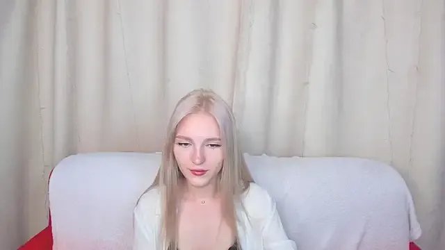 LisaFoxyMe on StripChat