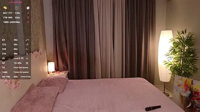 little_poetryyy on StripChat