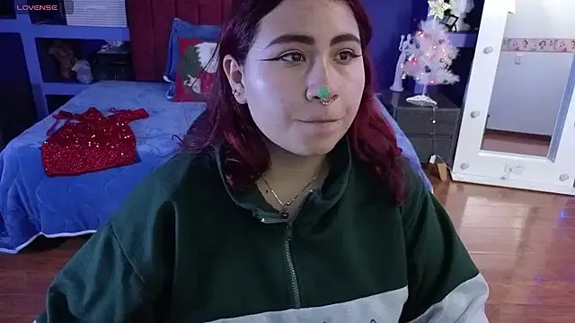 littlee_red on StripChat