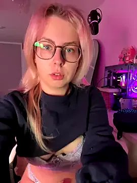 Livewithlucy on StripChat