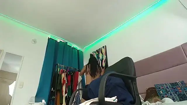 lizzy_squirt on StripChat