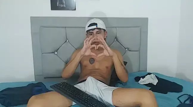 logannth on StripChat