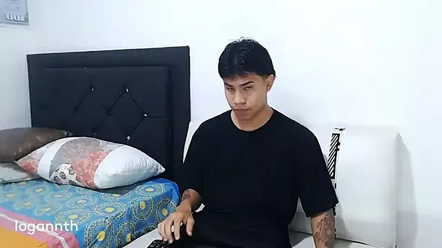 logannth on StripChat
