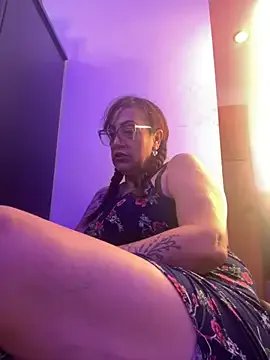 lonely_shewolf on StripChat