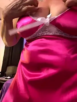 lonely_shewolf on StripChat