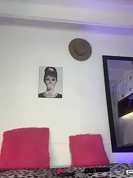 lonely_shewolf on StripChat