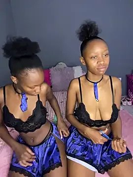 LonelyQueenxx25 on StripChat