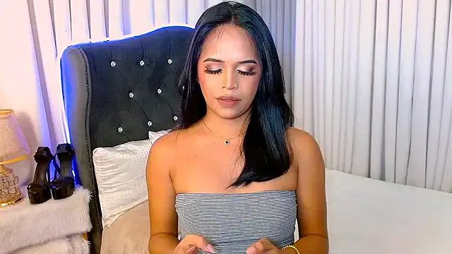 Freechat Lorainnelustts on StripChat