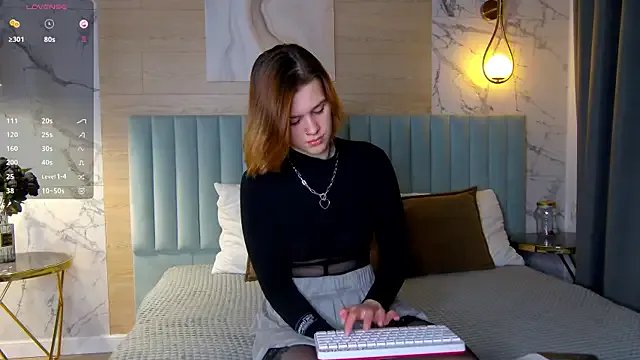 LoraPuffs on StripChat