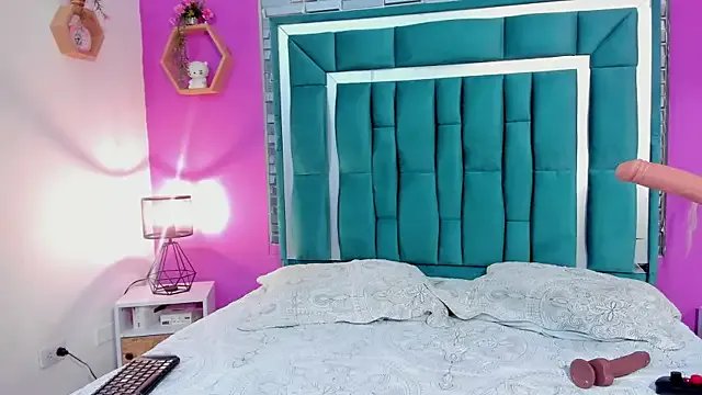 LORENSCOLLINS on StripChat