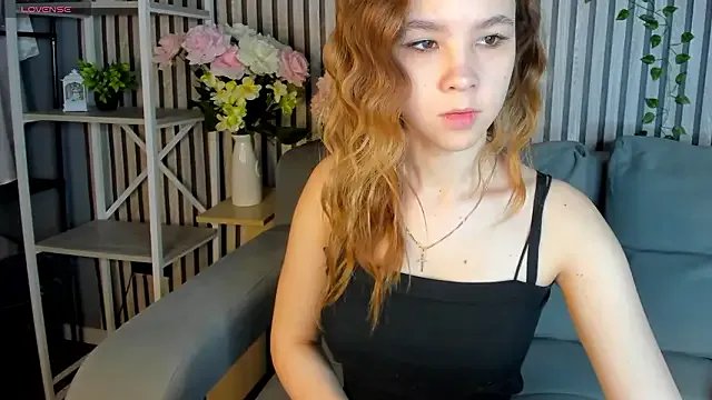 Lori_Blossom on StripChat