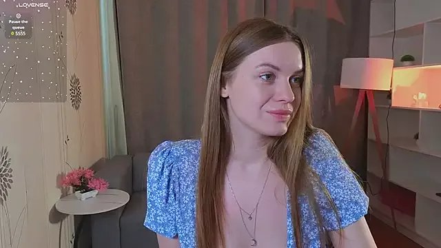 Lovella_Lips on StripChat