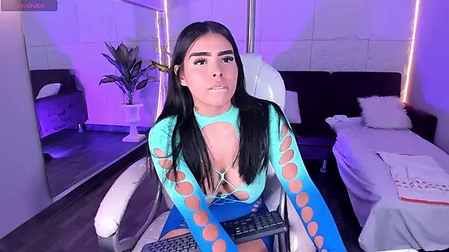 LovelyEyesx on StripChat