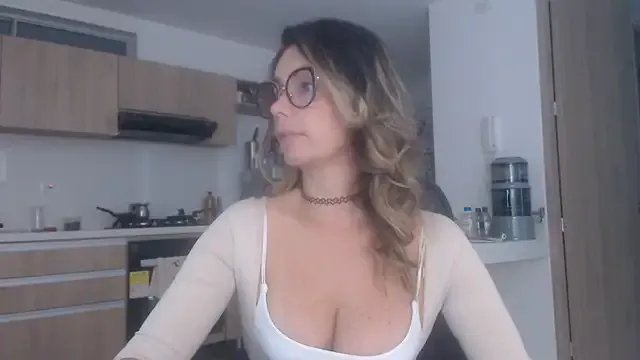 LovePaula on StripChat