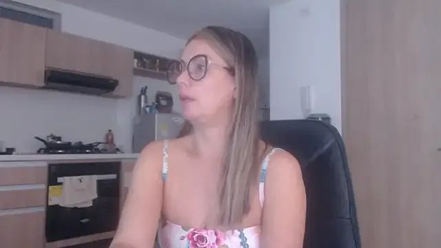 LovePaula on StripChat