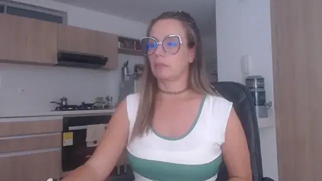 LovePaula on StripChat