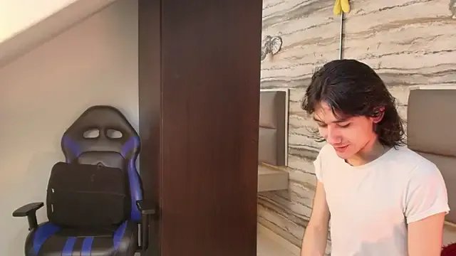 Lovers_21 on StripChat