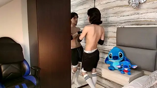 Lovers_21 on StripChat