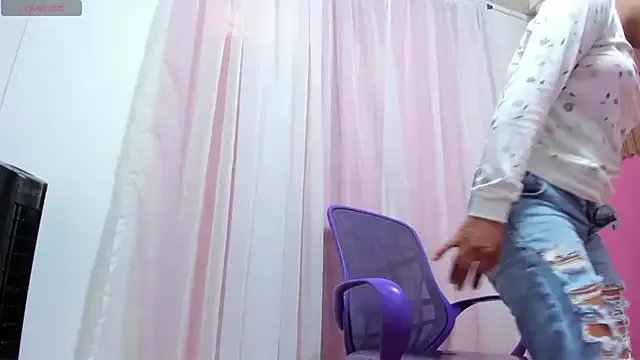 Lucia_Spear on StripChat