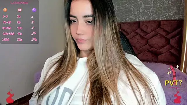 Freechat Lucia_star__ on StripChat