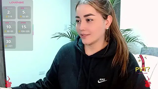 Freechat Lucia_star__ on StripChat